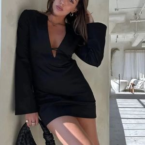 COPY - The classy mini black dress